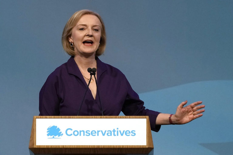 Na snímke víťazná kandidátka o post lídra britskej Konzervatívnej strany a súčasná britská ministerka zahraničných vecí Liz Trussová. Fotoo: TASR/AP