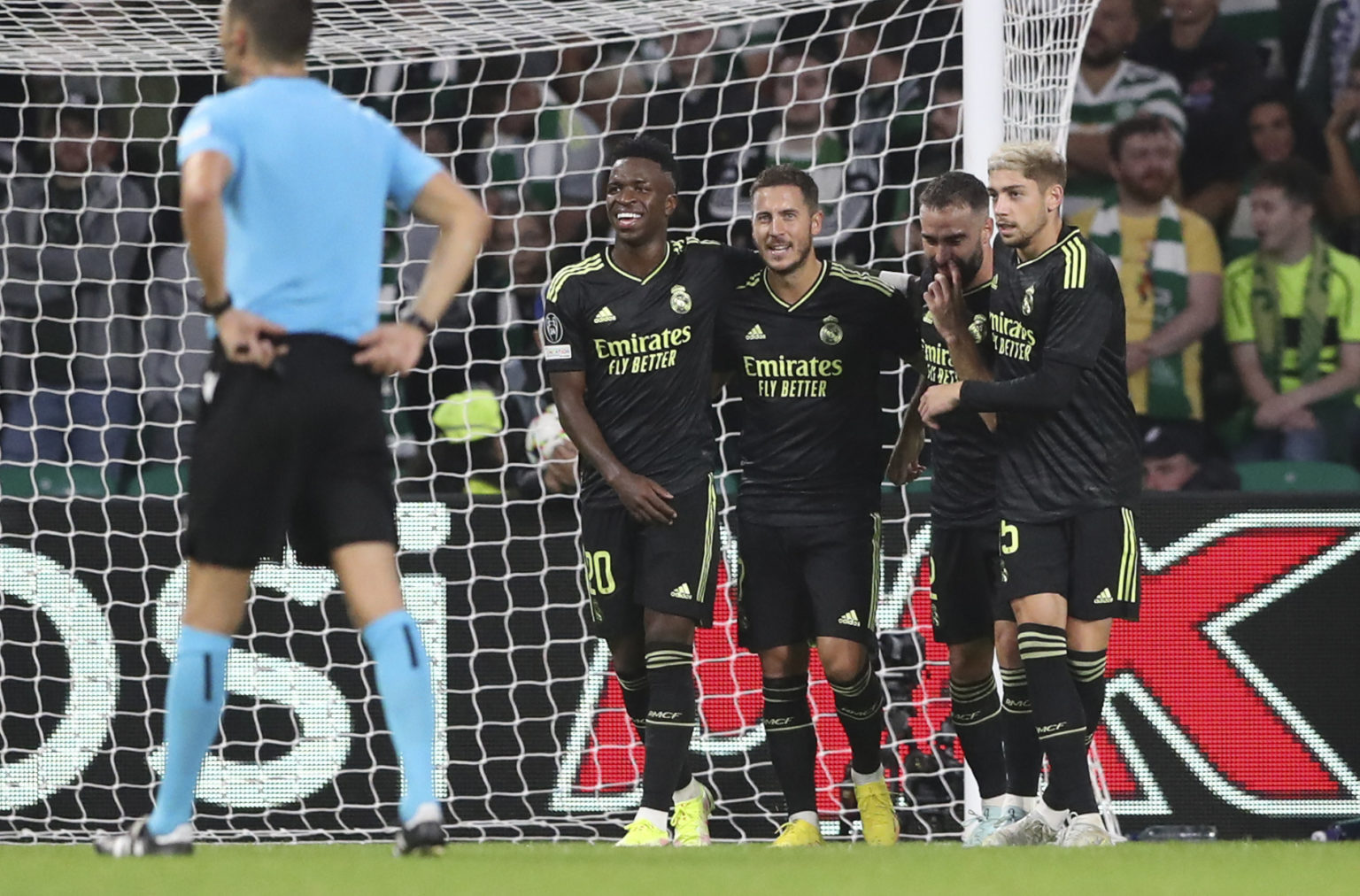 Hráči Realu Madrid sa tešia z tretieho gólu do siete Celticu. Foto: TASR/AP