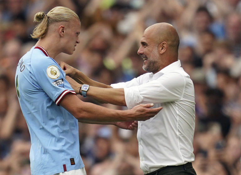 Erling Haaland a Pep Guardiola. Foto: TASR/AP