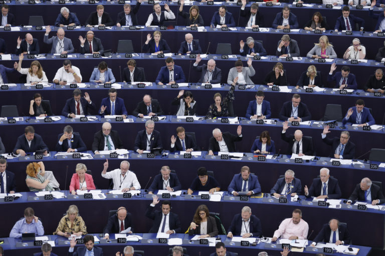 Europarlament schválil balík finančnej pomoci pre Ukrajinu vo výške 50 miliárd eur