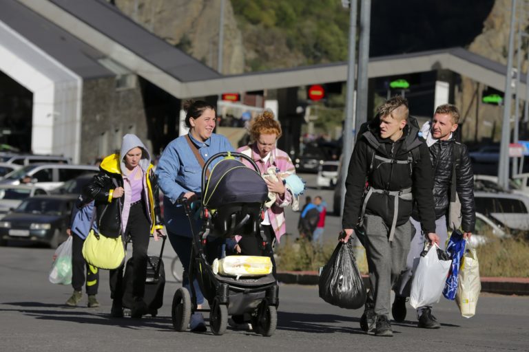 Kyjev: Rusko zakázalo ľuďom v odvodovom veku vycestovať za hranice. Kremeľ: Je to bežný čin informačnej sabotáže
