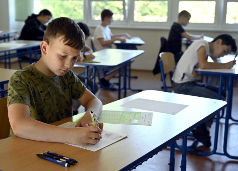 Rodičia prvákov dostanú zvýšený prídavok na dieťa určený na školské potreby