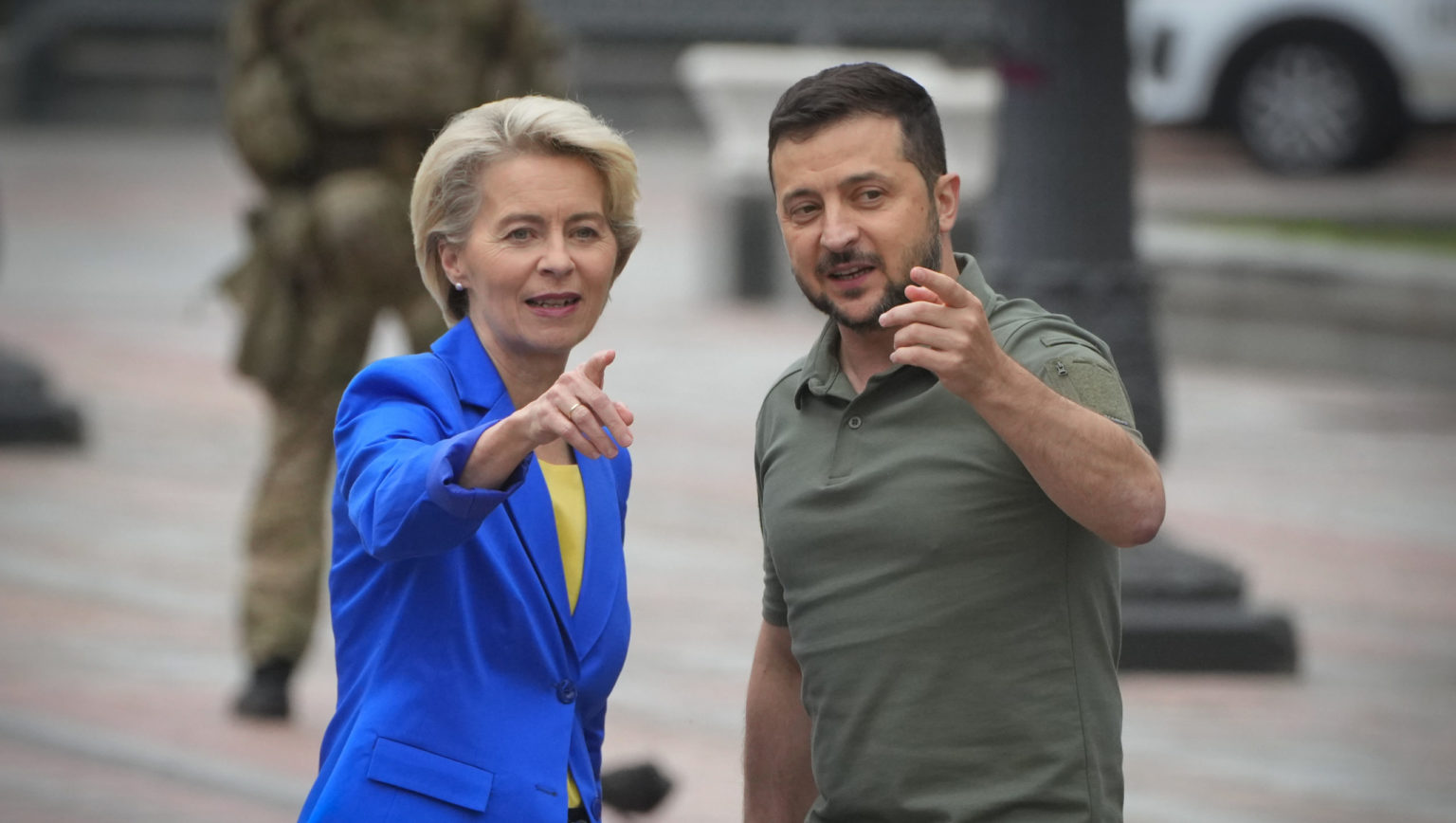 Ursula von der Leyenová a Volodymyr Zelenskyj. Foto: TASR/AP