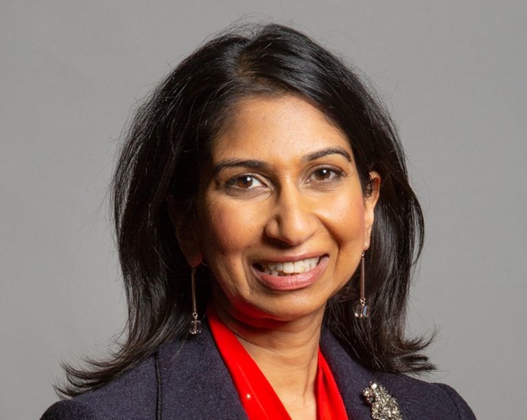 Britská ministerka vnútra použila súkromný e-mail na oficiálne dokumenty šesťkrát