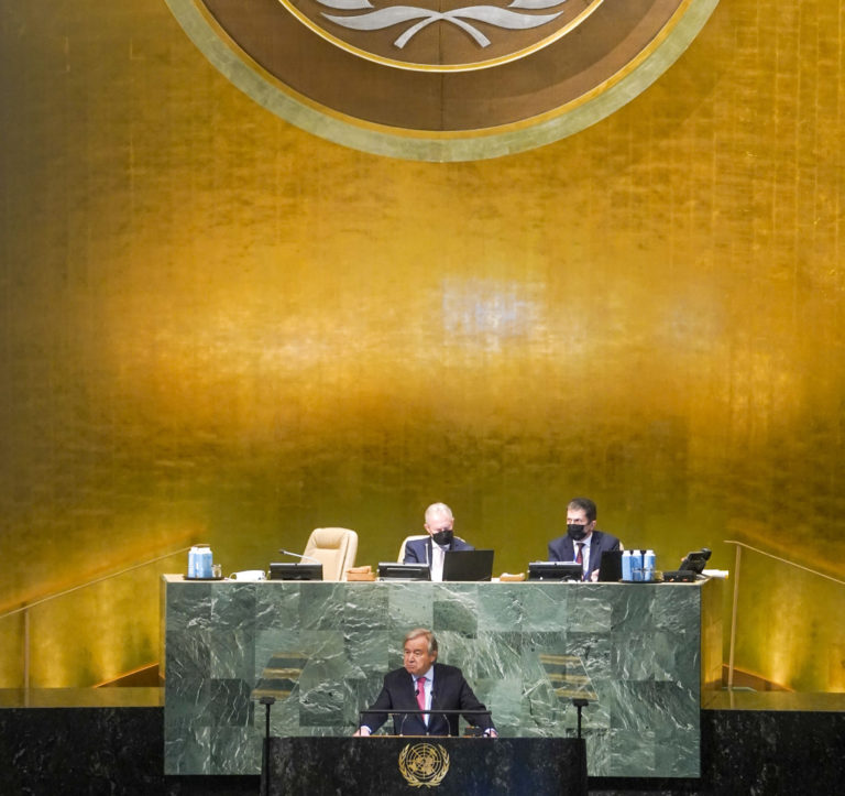Generálny tajomník OSN Antonio Guterres hovorí  na 77. Valnom zhromaždení OSN 20. septembra 2022 v New Yorku. Foto: TASR/AP