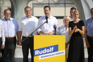 Parkovacia politika v praxi: Nezmyselné pravidlá a pokuty vyššie než v susedných krajinách