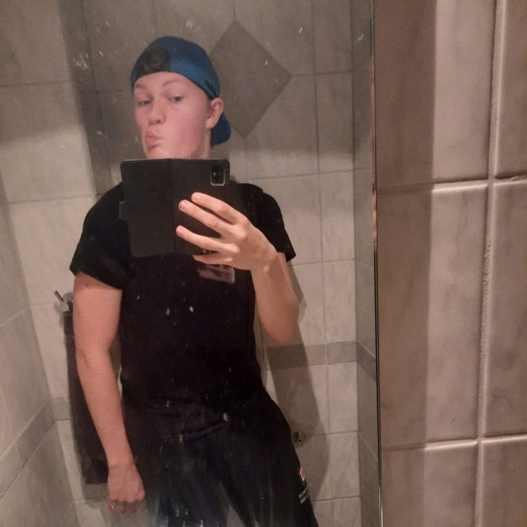 Švédsko: Študent dostal doživotie za zabitie dvoch učiteliek sekerou