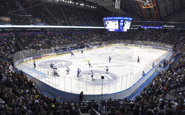 Vypredaná košická Steel aréna. Foto: TASR/František Iván