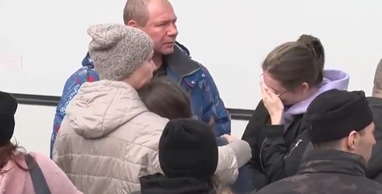 Rodinný príslušníci mobilizovaných mužov. Foto: Twitter