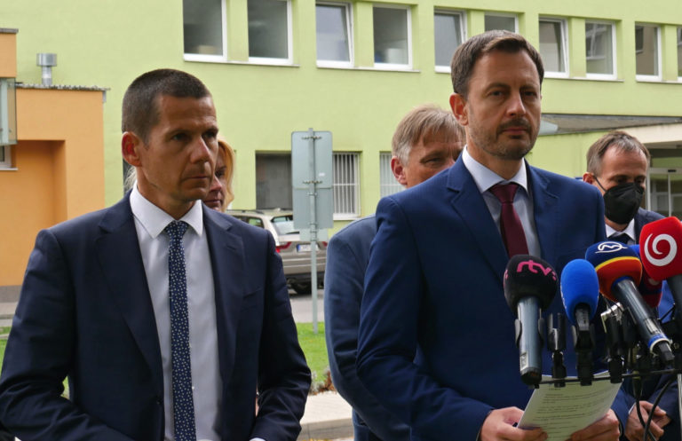 Primárnym cieľom strelca z gej baru bol Heger. Hamran tvrdí, že pred vraždou sa nachádzal v mieste premiérovho bydliska