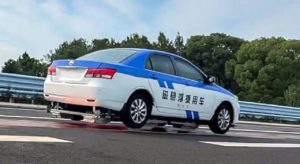 Magnetická levitácia osobných áut? Čínske experimenty zatiaľ vyzerajú trochu neohrabane