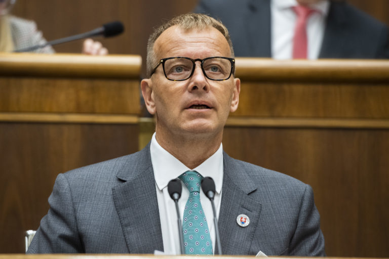 Kollár chce, aby na budúci týždeň bola schválená zmena ústavy aj rozpočet