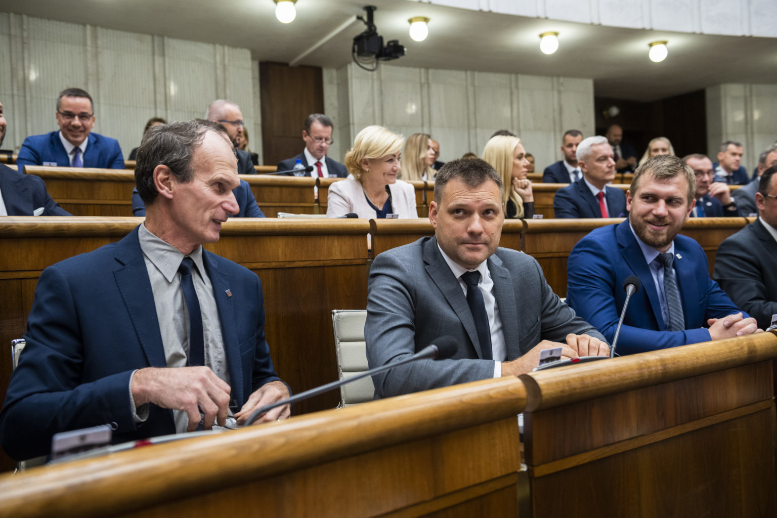 Nezaradení poslanci Štefan Kuffa, Tomáš Taraba a Filip Kuffa. Foto: TASR/Jaroslav Novák