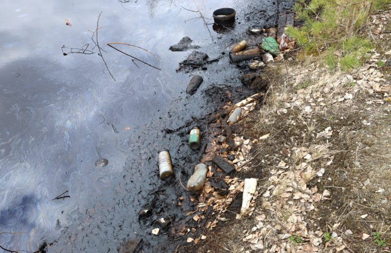 Odpad odhodený na zem na Slovensku sa môže dostať do mora