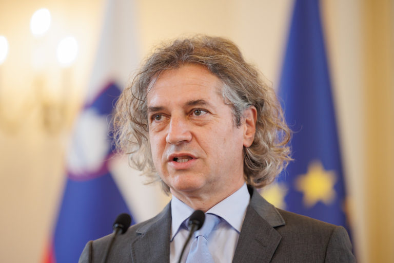 Ľavica chce vystúpenie Slovinska z NATO, vláda rokuje o referende