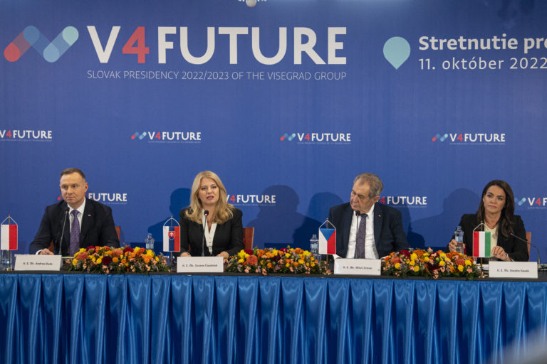 Čaputová a Nováková hovorili o spravodlivom mieri. Zeman varoval pred jadrovou hrozbou. Prezidenti V4 diskutovali v Bratislave