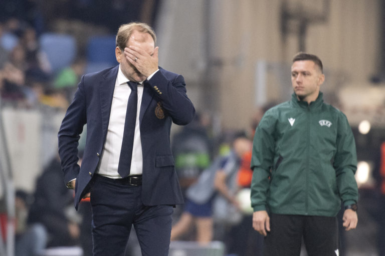 Tréner Slovanu Vladimír Weiss počas stretnutia s FC Bazilej. Foto: TASR/Pavel Neubauer