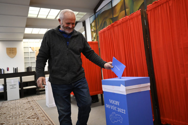 Volebnú účasť považuje politológ Lenč vzhľadom na spojenie volieb za dobrú