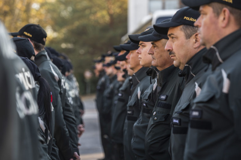 Slovensko vysiela na maďarsko-srbskú hranicu 40 policajtov