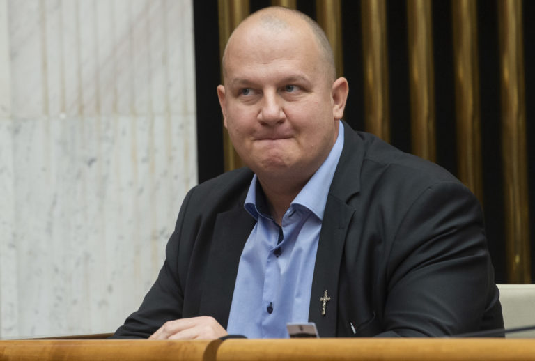 Vyzývateľom úradujúceho novodubnického primátora Petra Marušinca je Peter Krupa z ĽSNS