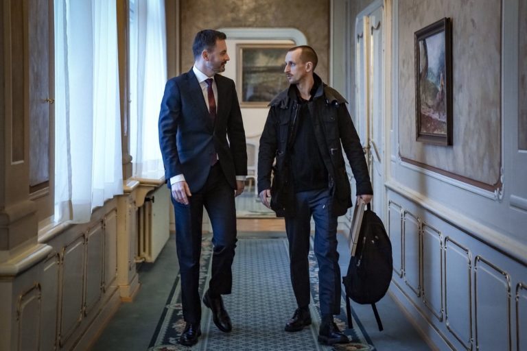 Eduard Heger a Roman Samotný na Úrade vlády SR. Foto: Facebook