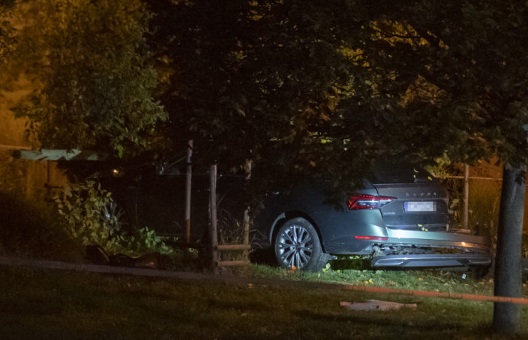 Dvaja zranení po nehode v Bratislave bojujú o život