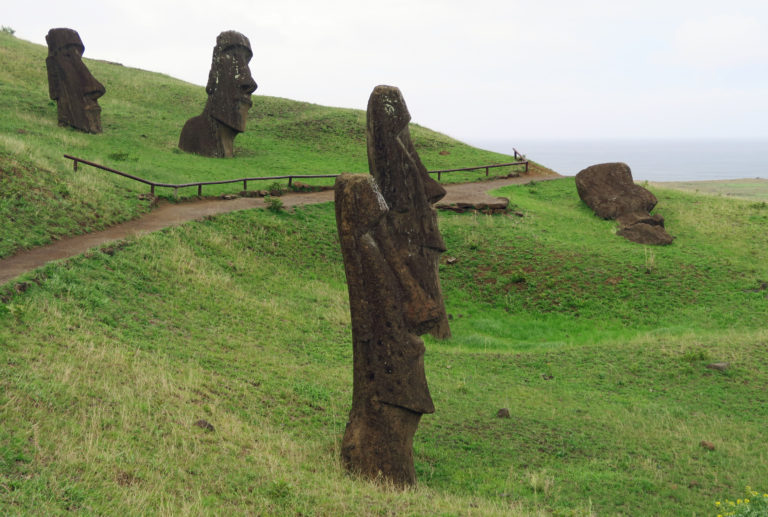 Sochy na Veľkonočnom ostrove poškodil prírodný požiar