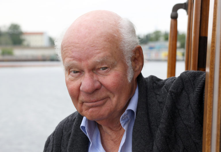 Vo veku 95 rokov zomrel herec Ralf Wolter, filmový Sam Hawkens z príbehov o Winnetouovi