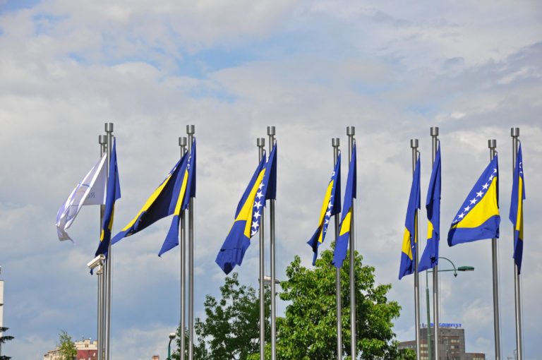 Európska komisia odporúča štatút kandidáta pre Bosnu a Hercegovinu