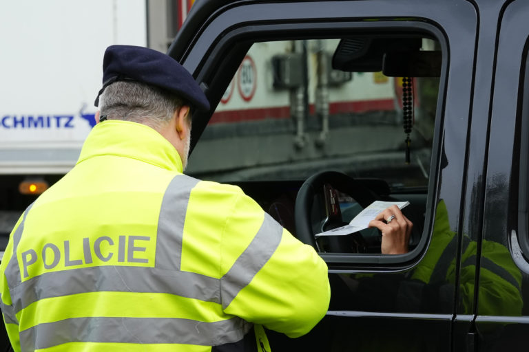 Česko bude v kontrolách na hraniciach so Slovenskom zrejme pokračovať aj po 28. októbri