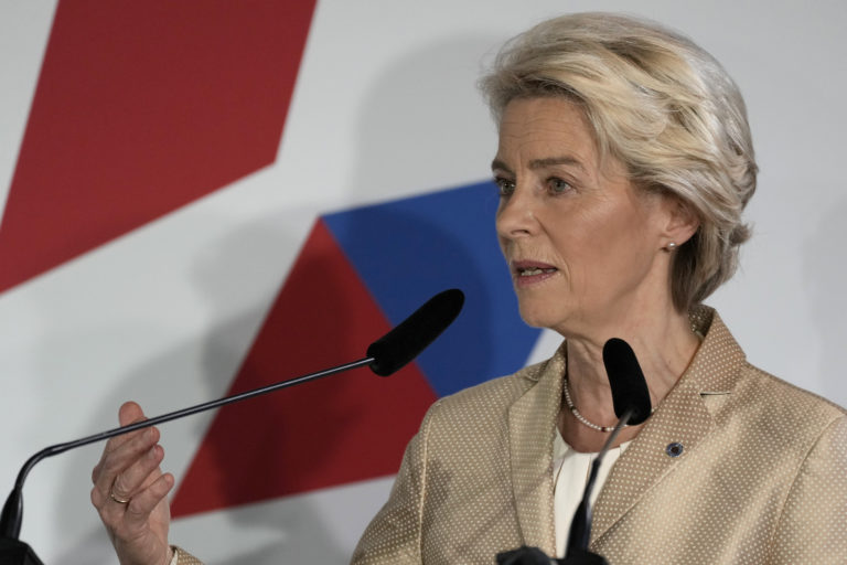 Tieto vraždy sú hrozbou pre spoločnosť, vyhlásila von der Leyenová o streľbe v Bratislave