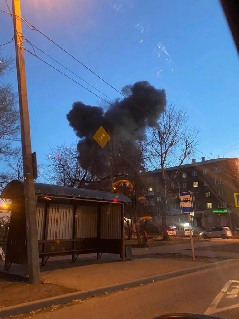 Rusko: Na obytnú budovu v Irkutsku sa zrútila stíhačka, zahynuli 2 piloti