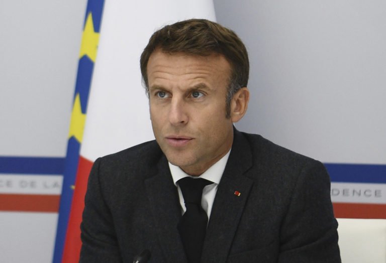 Macron chce s Čínou vybudovať spoločnú cestu k mieru na Ukrajine