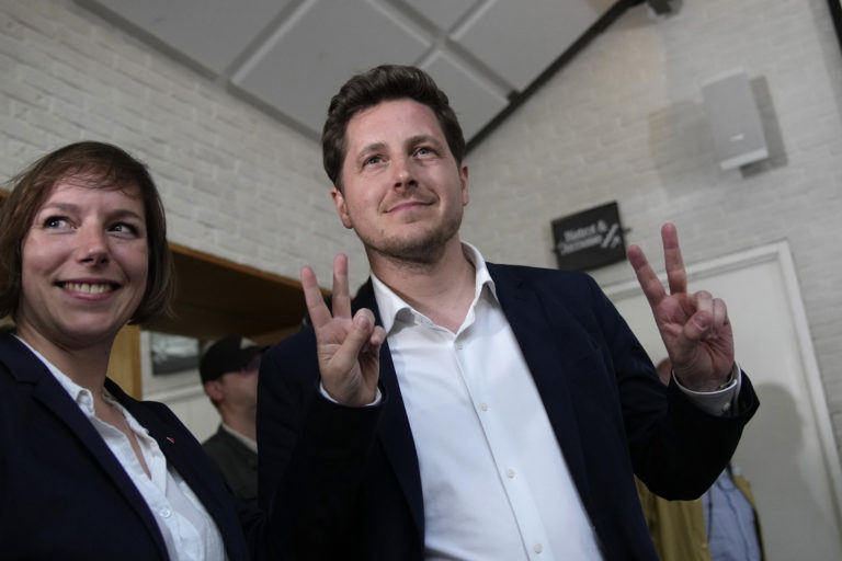 Francúzska ľavica po škandáloch stráca dôveru, vyplýva z prieskumu