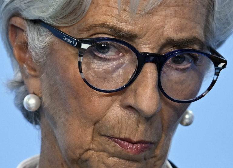 ECB bude pokračovať sprísňovaní menovej politiky v rámci boja proti inflácii