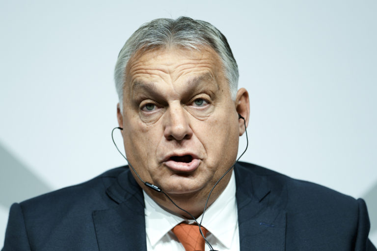 Správy o tom, že Maďarsko vetovalo pomoc Ukrajine, sú falošné, vyhlásil Orbán