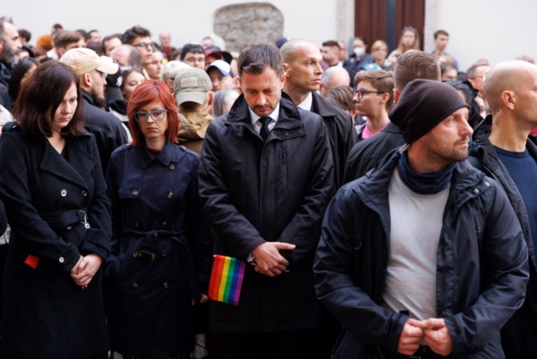 Premiér poveril Karasa prípravou legislatívy na posilnenie práv LGBT komunity