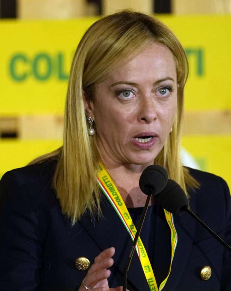 Stojím za ukrajinským ľudom, povedala Meloniová po telefonáte so Zelenským