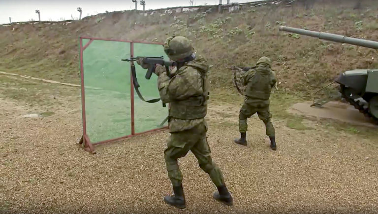 Spojené kráľovstvo upozornilo na nedostatky pri výcviku a výzbroji nových ruských vojakov
