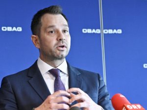 Už aj Rakúsko má kajúcnika. Obviňuje oligarchu, vedenie Ľudovej strany i Sebastiana Kurza