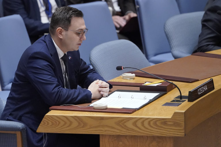 ČR: Ministerstvo zahraničných vecí vyzvalo občanov Česka, aby opustili Rusko