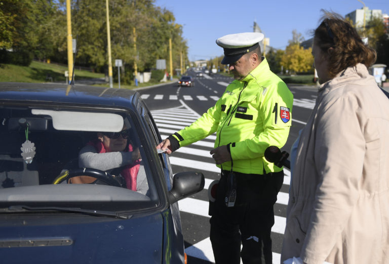 Polícia riešila dve nehody, pri ktorých asistoval alkohol