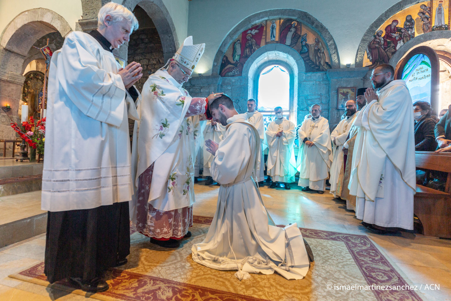 Biskup Giuseppe Pasotto (druhý zľava). Foto: © Ismael Martínez Sánchez/ACN