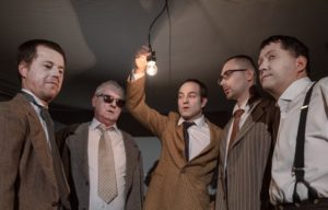 V hre Čaj u pána senátora hrajú nevidiaci herci s profesionálmi