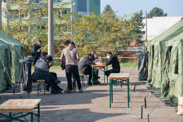 K stredajšiemu ránu bolo v stanovom mestečku v Kútoch spolu 154 nelegálnych migrantov