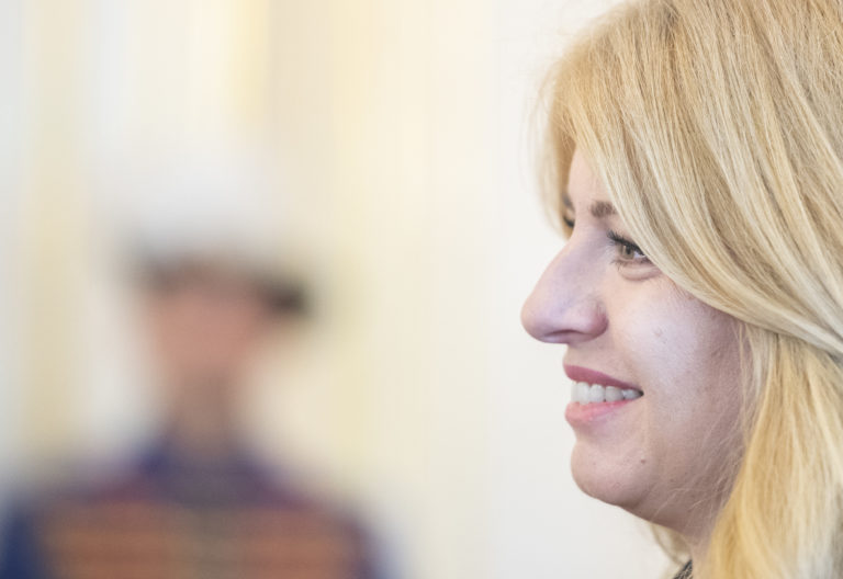 Prezidentka sa rozlúčila s generálporučíkom Šimkom, ktorý odchádza do výslužby