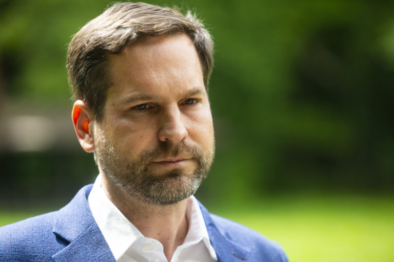 V prípade obvineného exstarostu Rudolfa Kusého stále pokračuje vyšetrovanie