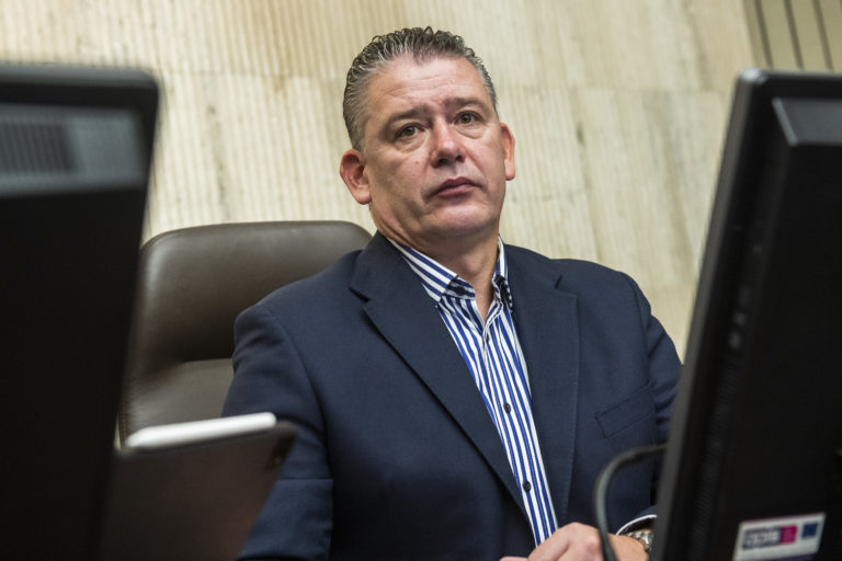 Vláda nesúhlasí s návrhom na vyslovenie nedôvery Mikulcovi