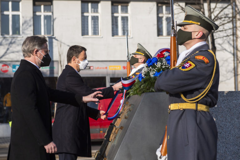 Heger a Fiala si v Prahe uctili pamiatku vojnových veteránov