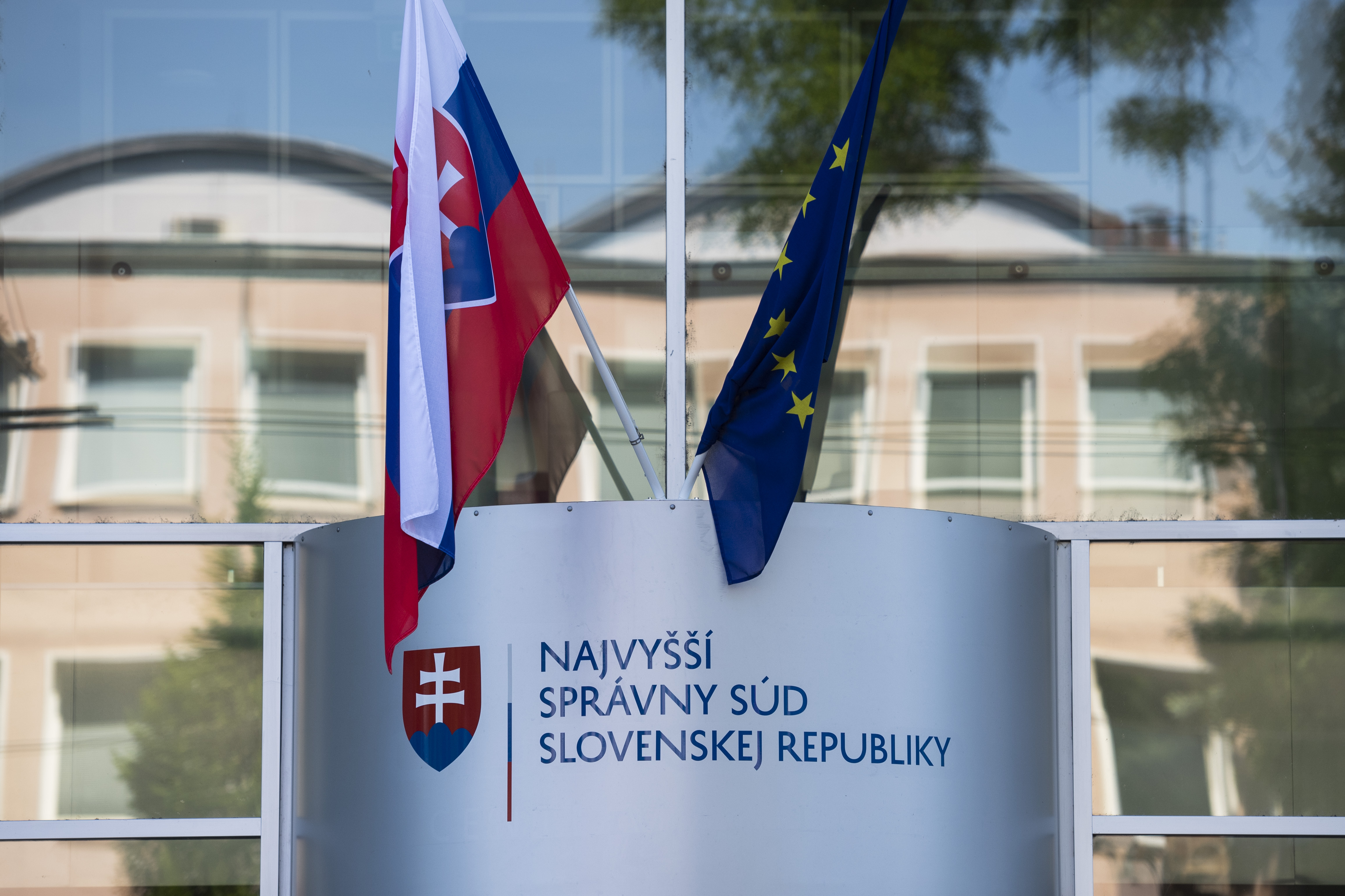 Sudca zvolenského okresného súdu príde na tri mesiace o polovicu funkčného platu